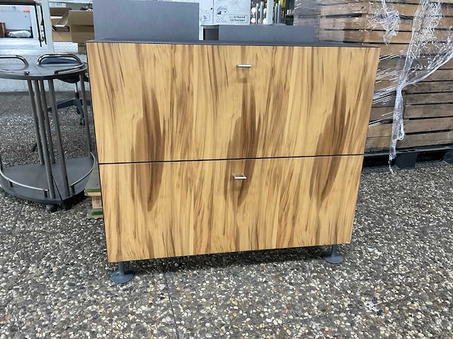 Kantoorkastjes en bijzettafel - afbeelding 1 van  1