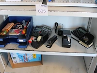 Kantoormaterialen in brandvertragende kast w.o. rekenmachines, brievenbakjes, papier, stiften etc. - afbeelding 3 van  5