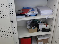 Kantoormaterialen in kast k009 w.o. papier, schrijfgerei, papier etc. - afbeelding 1 van  2