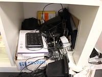 Kantoormaterialen in kast m557 w.o. schrijfgerei, inbindmaterialen, ordners, nietmachines etc. - afbeelding 2 van  8
