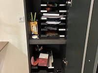Kantoormaterialen in kasten w.o. schijfgerei, rekenmachines, brievenbakjes, etc. - afbeelding 3 van  5
