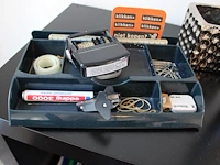 Kantoormaterialen waaronder schrijfgerei perforatoren nietmachines enz. - afbeelding 2 van  7