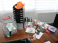 Kantoormaterialen w.o. brievenbakjes, schrijfgerei, etc. - afbeelding 1 van  3