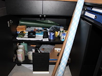 Kantoormaterialen w.o. perforatoren, linten, stickers en tape. - afbeelding 1 van  4