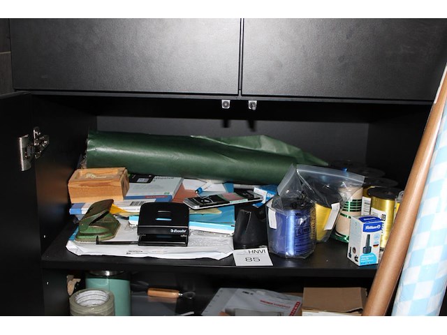 Kantoormaterialen w.o. perforatoren, linten, stickers en tape. - afbeelding 2 van  4