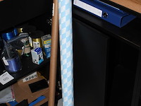 Kantoormaterialen w.o. perforatoren, linten, stickers en tape. - afbeelding 4 van  4