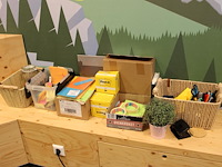 Kantoormaterialen w.o. post-its, schrijfgerei en mapjes. - afbeelding 1 van  2