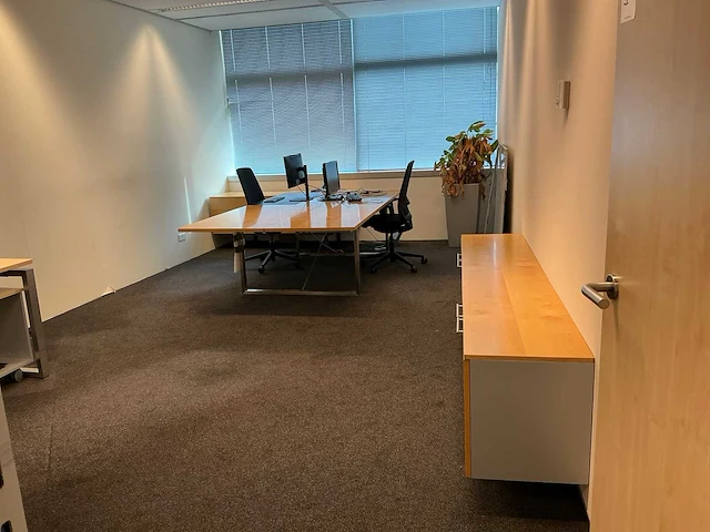 Kantoormeubilair (13x) - afbeelding 1 van  12
