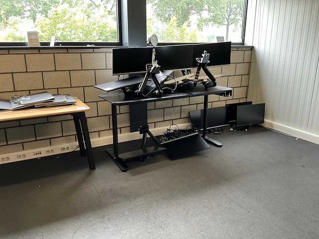 Kantoormeubilair en inventaris - afbeelding 4 van  7