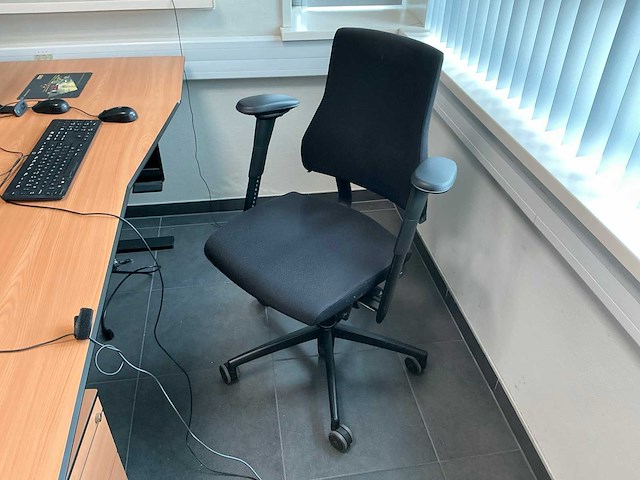 Kantoormeubilair uit kantoor - afbeelding 9 van  14