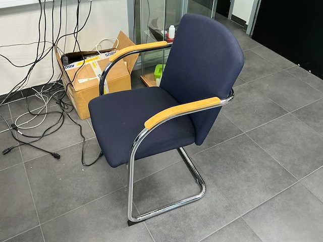 Kantoormeubilair uit kantoor - afbeelding 2 van  14