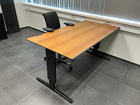 Kantoormeubilair uit kantoorruimte - afbeelding 2 van  8