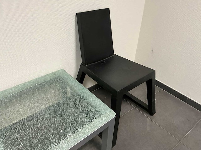 Kantoormeubilair uit kantoorruimte - afbeelding 8 van  8