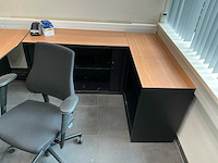 Kantoormeubilair uit ruimte - afbeelding 3 van  8