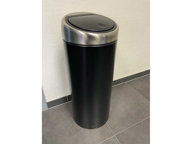 Kantoormeubilair uit ruimte - afbeelding 2 van  10