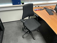 Kantoormeubilair uit ruimte - afbeelding 3 van  7