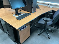 Kantoormeubilair uit ruimte - afbeelding 6 van  7