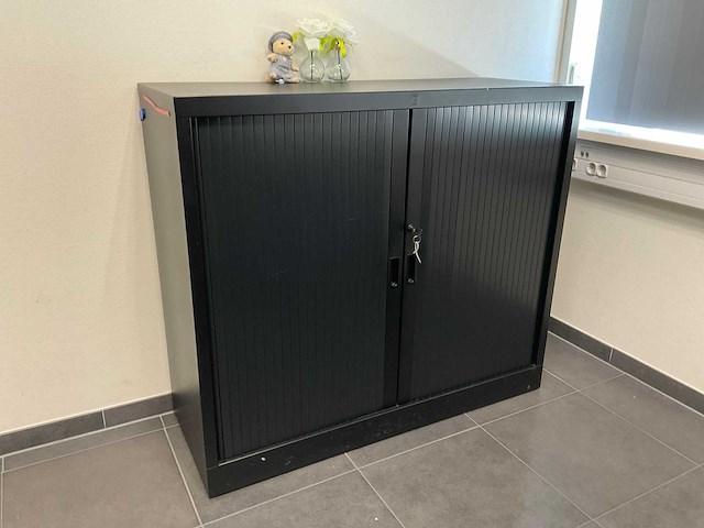 Kantoormeubilair uit ruimte - afbeelding 9 van  10