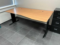 Kantoormeubilair uit ruimte - afbeelding 2 van  9