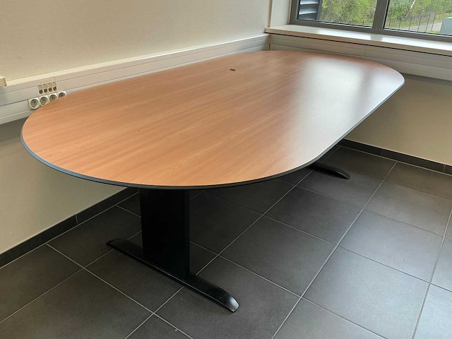 Kantoormeubilair uit ruimte - afbeelding 8 van  12