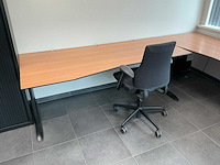 Kantoormeubilair uit ruimte - afbeelding 3 van  5