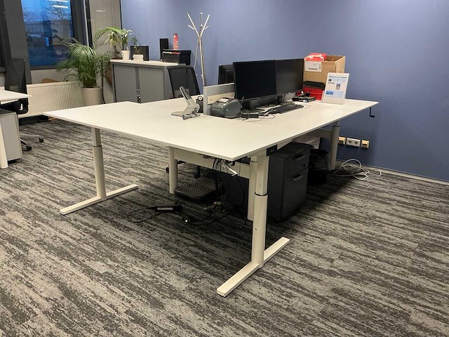 Kantoormeubilair - afbeelding 1 van  14