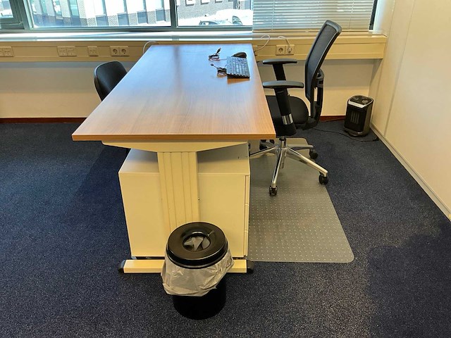 Kantoormeubilair - afbeelding 1 van  7