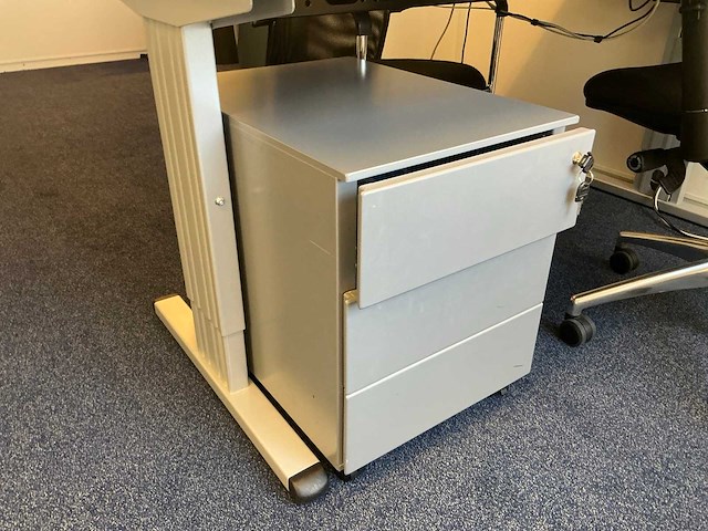 Kantoormeubilair - afbeelding 4 van  5