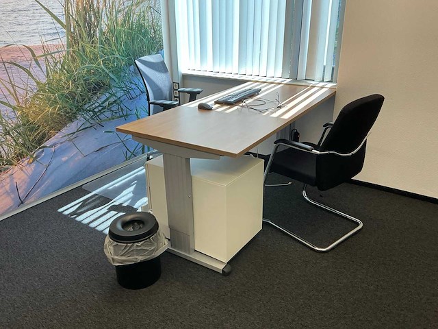 Kantoormeubilair - afbeelding 1 van  7