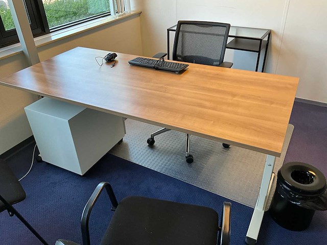 Kantoormeubilair - afbeelding 1 van  6