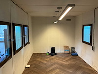 Kantoorunit 20ft v.v. 1 loopdeur, 5 ramen, schakelkast - afbeelding 2 van  6