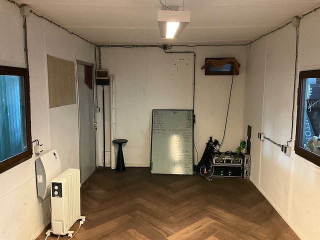 Kantoorunit 20ft v.v. 1 loopdeur, 5 ramen, schakelkast - afbeelding 4 van  6