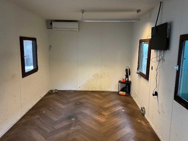 Kantoorunit 20ft v.v. aircounit, 1 loopdeur, 5 ramen, schakelkast - afbeelding 4 van  7