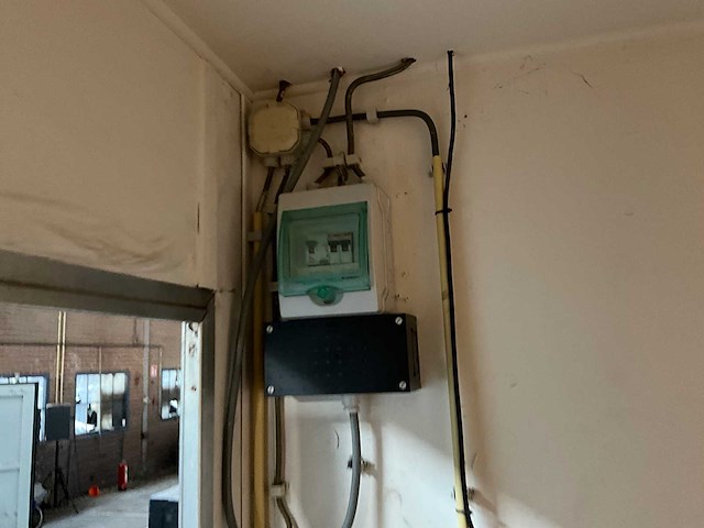 Kantoorunit 20ft v.v. aircounit, 1 loopdeur, 5 ramen, schakelkast - afbeelding 7 van  7