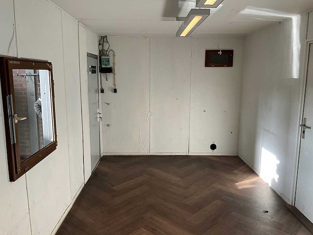 Kantoorunit 20ft v.v. aircounit, 2 loopdeuren, 5 ramen, schakelkast - afbeelding 4 van  7