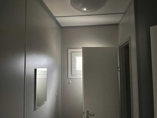 Kantoorunit met douche en toilet - afbeelding 2 van  20