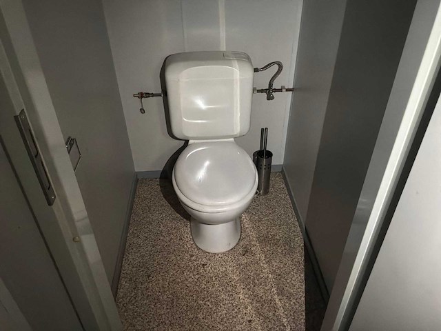 Kantoorunit met douche en toilet - afbeelding 6 van  20
