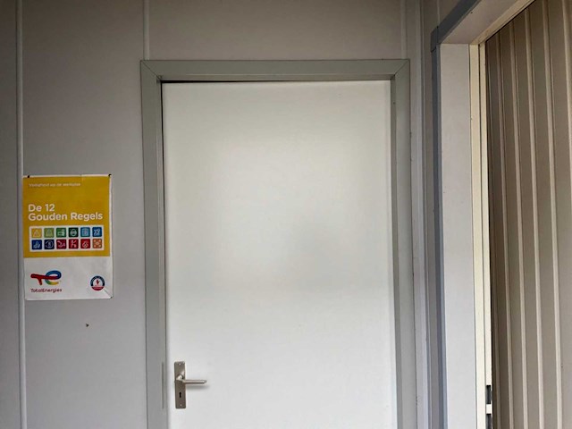 Kantoorunit met douche en toilet - afbeelding 15 van  20
