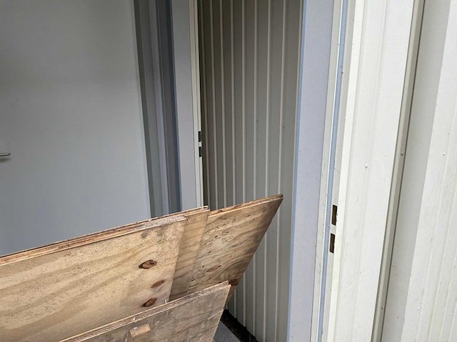 Kantoorunit met douche en toilet - afbeelding 17 van  20