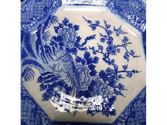 Kapitale (diam 46cm) 19de eeuws octogonale japanse arita-schotel - afbeelding 4 van  5