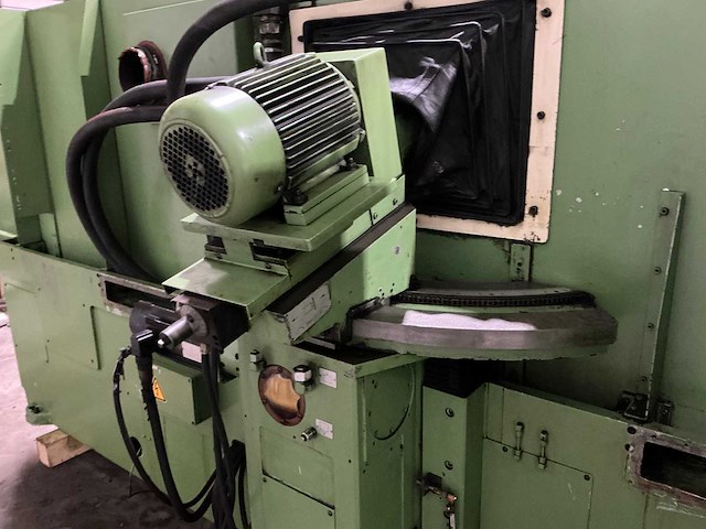 Kapp - pas 282 cnc - gear shaping machine - 1990 - afbeelding 8 van  24