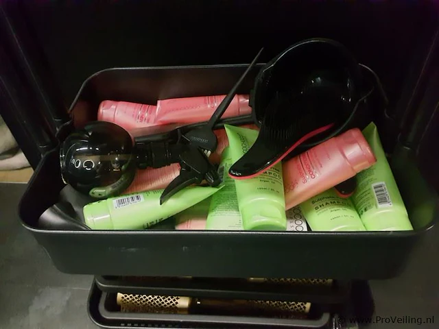 Kapperstrolley incl. inhoud o.a. shampoo, haarborstels & haarrollers - afbeelding 2 van  4