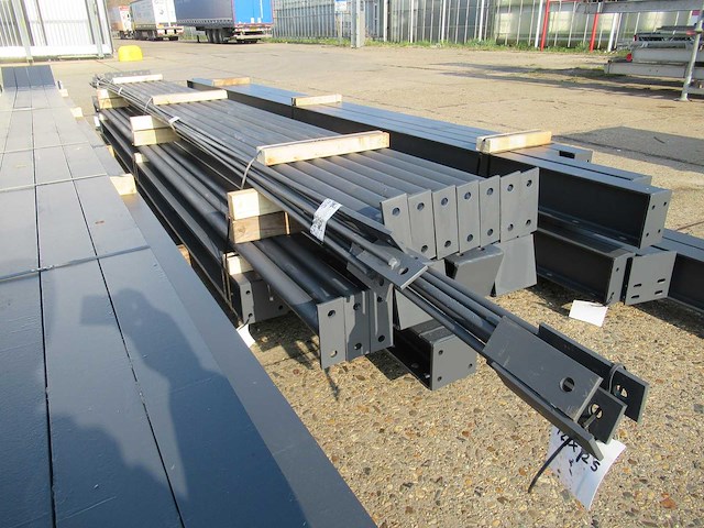 Kapschuur - staalconstructie 12 x 25 meter (300m2) - afbeelding 3 van  19