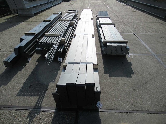 Kapschuur - staalconstructie 12 x 25 meter (300m2) - afbeelding 6 van  19