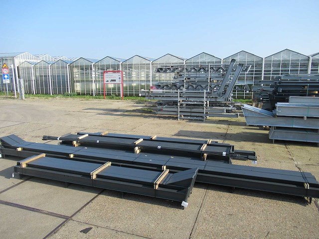 Kapschuur - staalconstructie 12 x 25 meter (300m2) - afbeelding 8 van  19
