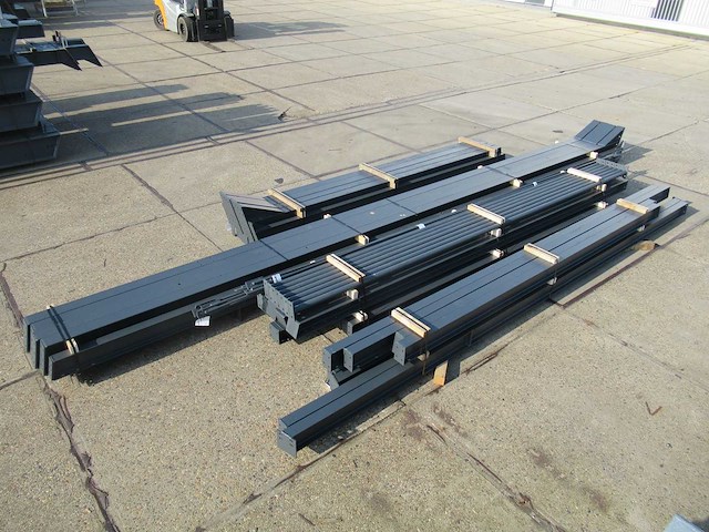 Kapschuur - staalconstructie 12 x 25 meter (300m2) - afbeelding 10 van  19