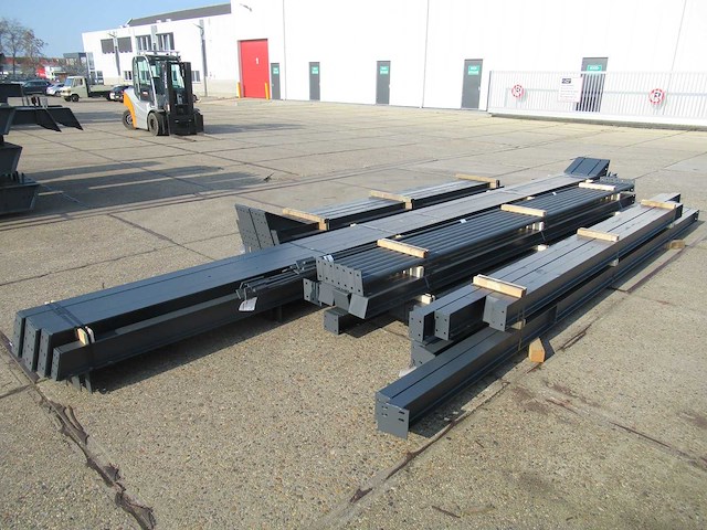 Kapschuur - staalconstructie 12 x 25 meter (300m2) - afbeelding 1 van  19