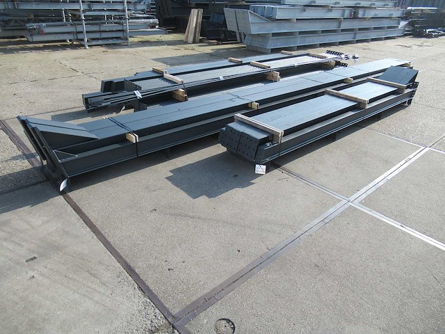 Kapschuur - staalconstructie 12 x 25 meter (300m2) - afbeelding 12 van  19