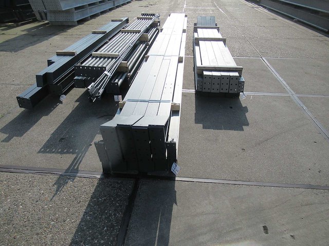 Kapschuur - staalconstructie 12 x 25 meter (300m2) - afbeelding 14 van  19