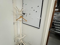 Kapstok en whitebord - afbeelding 1 van  3